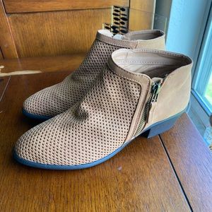 NEW  tan booties